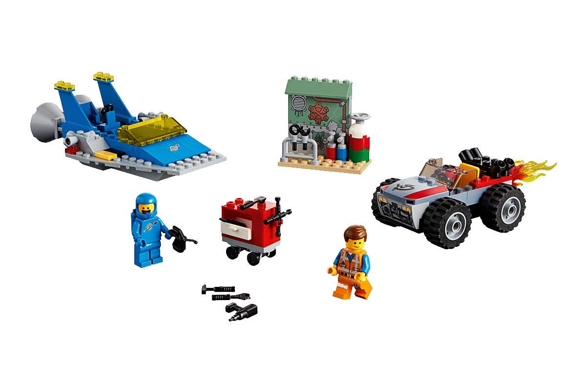 LEGO The Movie 2 Emmet and Benny’s ‘Build and Fix’ Workshop; 70821 Action Car and Spaceship Play Transportation Building Kit for Kids (117 Pieces)