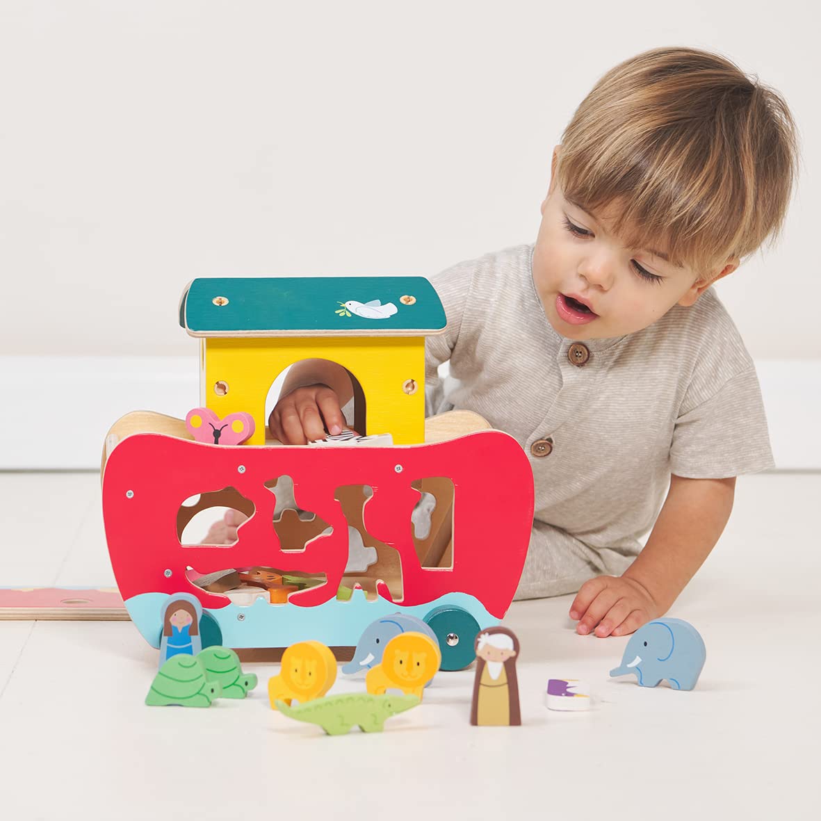 Tender Leaf Toys - Wooden Noah’s Ark Animal Shape Sorter Toy - Encourages Imaginative Play, Improves Recognition and Problem Solving Skills - 3 Years