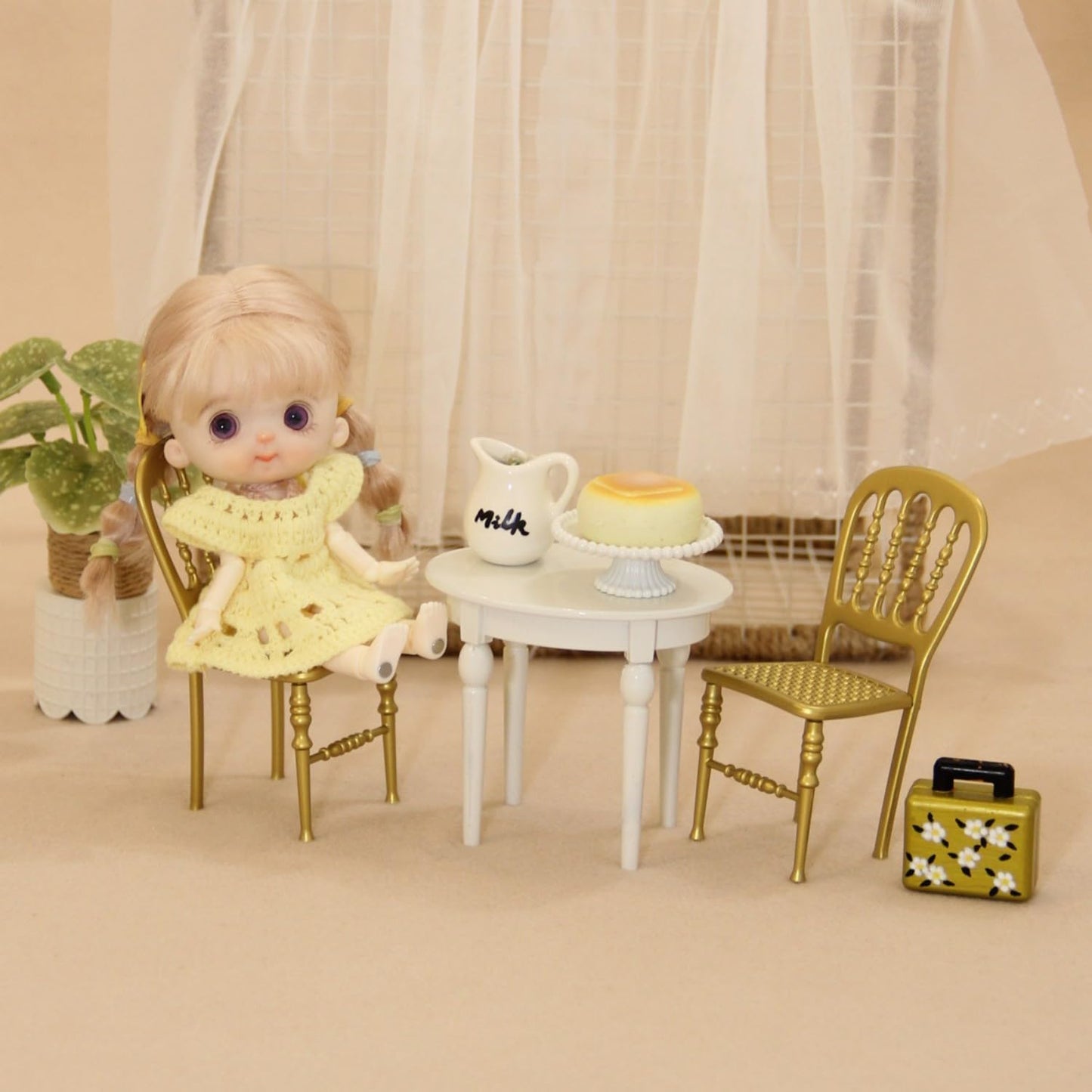 Funky Mini House 1:12 Scale Modern Iron Dollhouse Chair - Mini Metal Furniture for Dollhouse Living Room/Office Decor, Ideal Gift for Collectors