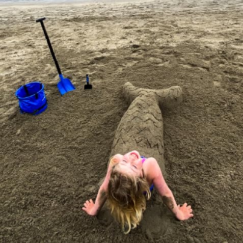 PUFFERFISH Sand Castle KIT - PRO-Quality Tools for Building Amazing Sand Castles, Including Bucket, Big Beach Shovel, and Super Scoop Made from