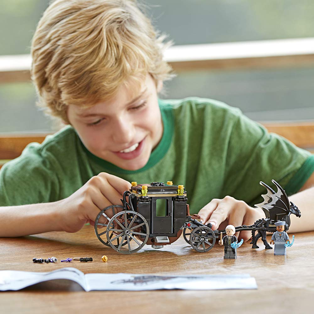 LEGO Fantastic Beasts: The Crimes of Grindelwald - Grindelwald’s Escape 75951 Building Kit (132 Pieces)