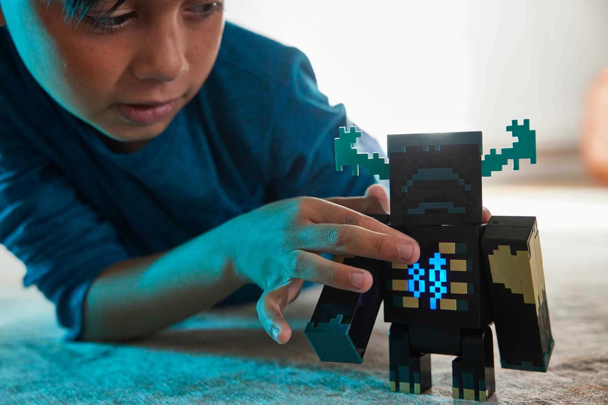 Mattel Minecraft Toys Warden Action Figure with Lights, Sounds and Accessories, Gift for Kids (Amazon Exclusive)