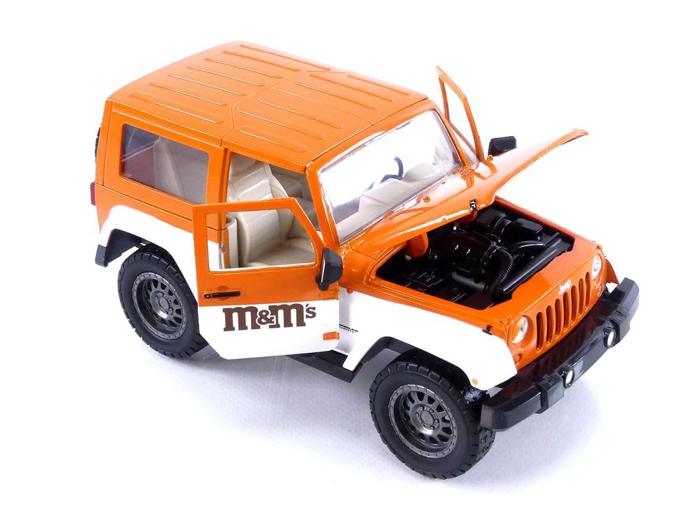 Jada M&M's 1:24 2007 Jeep Wrangler Die-cast Car & 2.75" Orange Figure, Toys for Kids and Adults