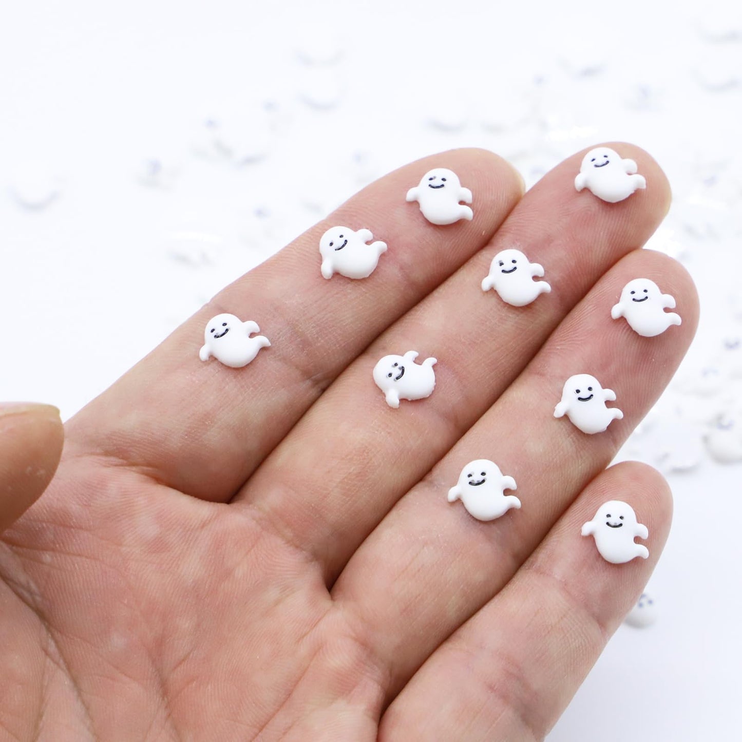 Aorvoras Miniature Ghost, Adorable Glow-in-the-Dark Micro Ghosts Set of 50 - Tiny Resin Ghost, Dollhouse Miniature Ghosts for Crafts and Accessories