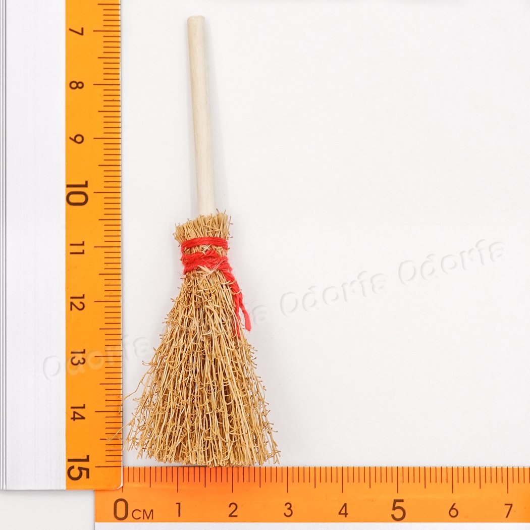 Odoria 1/12 Miniature Broom Dollhouse Decoration Accessories