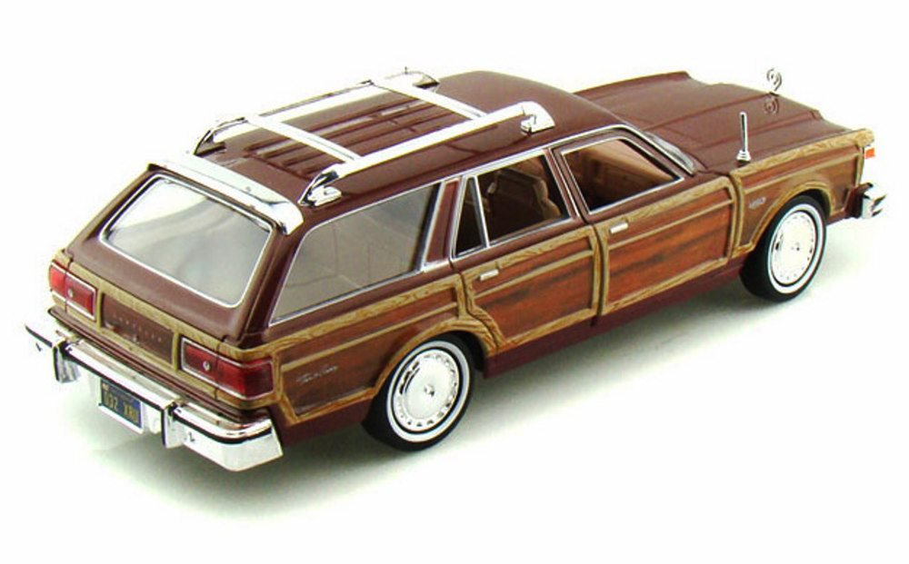 1979 Chrysler Lebaron Town & Country Wagon, Red with Woodie Siding Motormax 73331-1/24 Scale Diecast Model Car