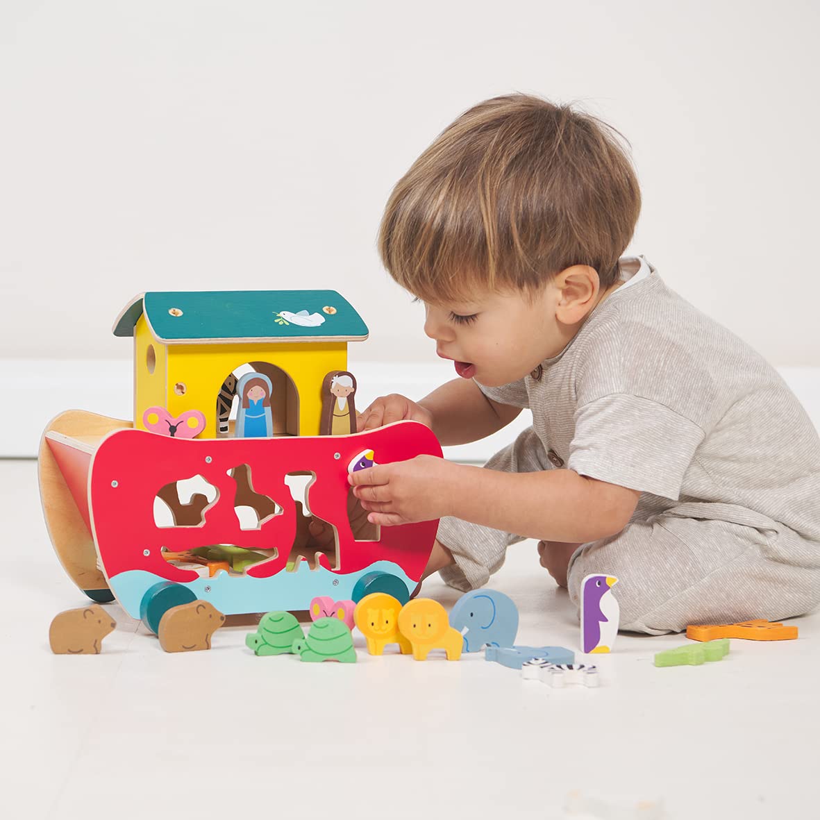 Tender Leaf Toys - Wooden Noah’s Ark Animal Shape Sorter Toy - Encourages Imaginative Play, Improves Recognition and Problem Solving Skills - 3 Years