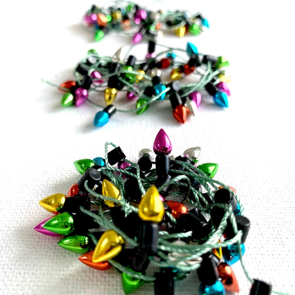 Peachcor Christmas Lights String of Miniature, Dollhouse Miniature Fake Light, Christmas Tree Fairy Lights Decorative, Metalic Multicoloured Dollhouse