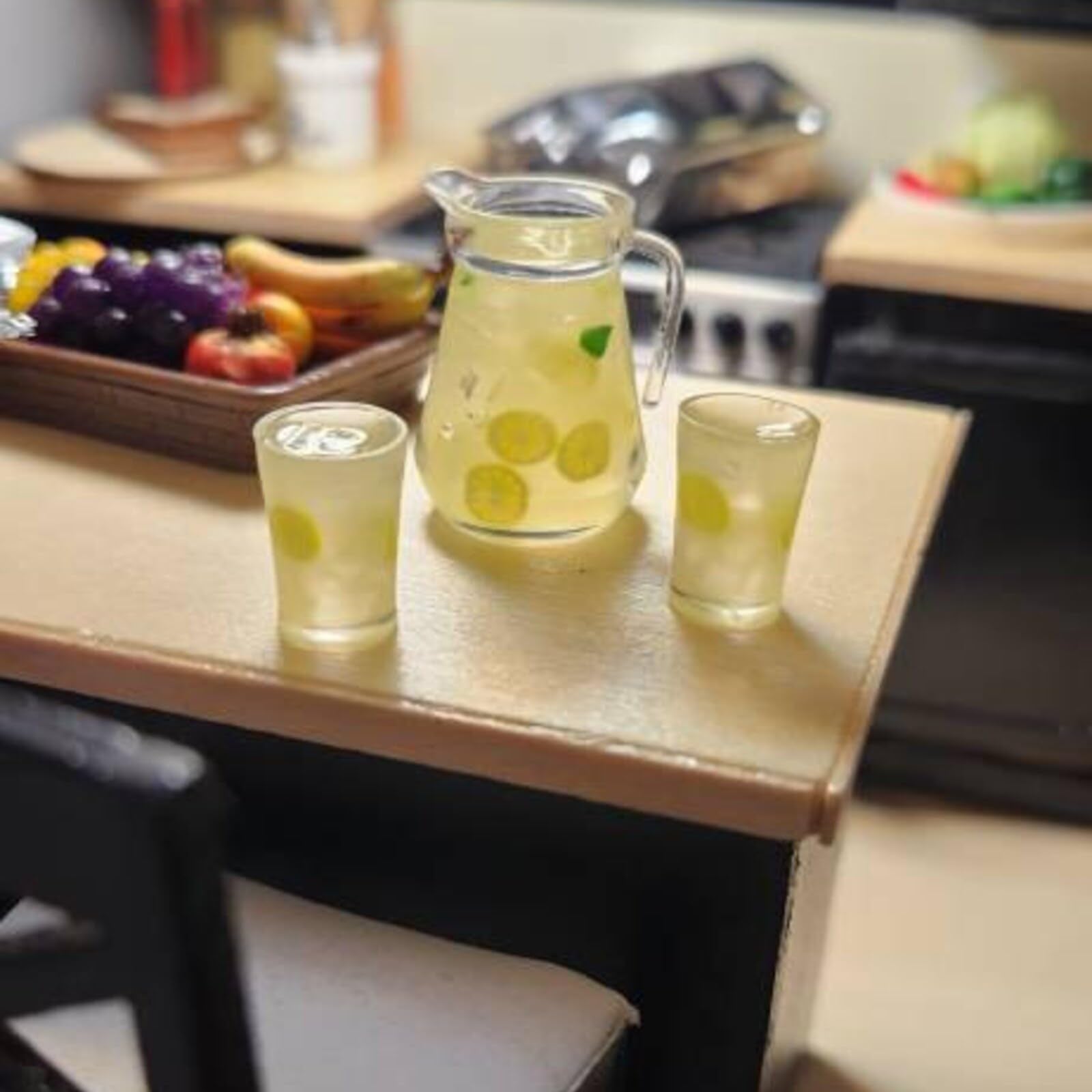 3pcs Miniature Lemonade Pitcher Set, Dollhouse Glasses Bottle Lemonade, Mini Lemon Fruit Ice Tea, for Dollhouse Miniature Kitchen, Fairy Garden