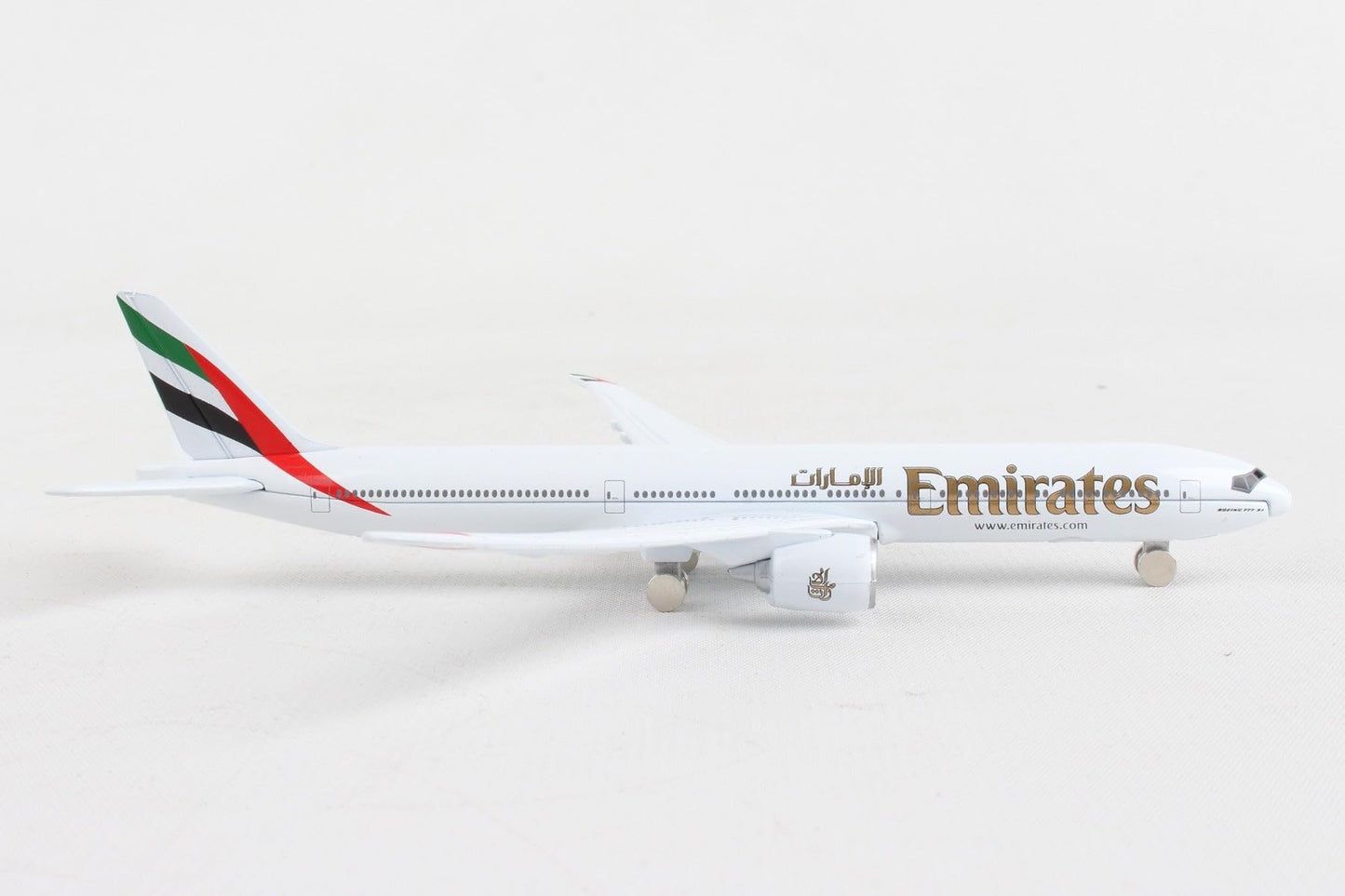 Daron Toy Airplane - Emirates 777x - Die-Cast Metal Model Airplane Toy with Plastic Parts for Kids Ages 3+
