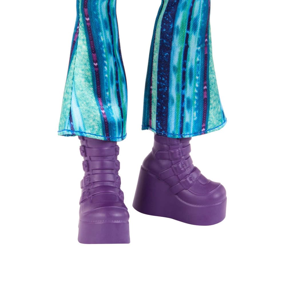 Mattel Disney Descendants: The Rise of Red Fashion Doll & Accessory Uliana, Younger Sister of Ursula with Movie-Inspired Clothes & Necklace