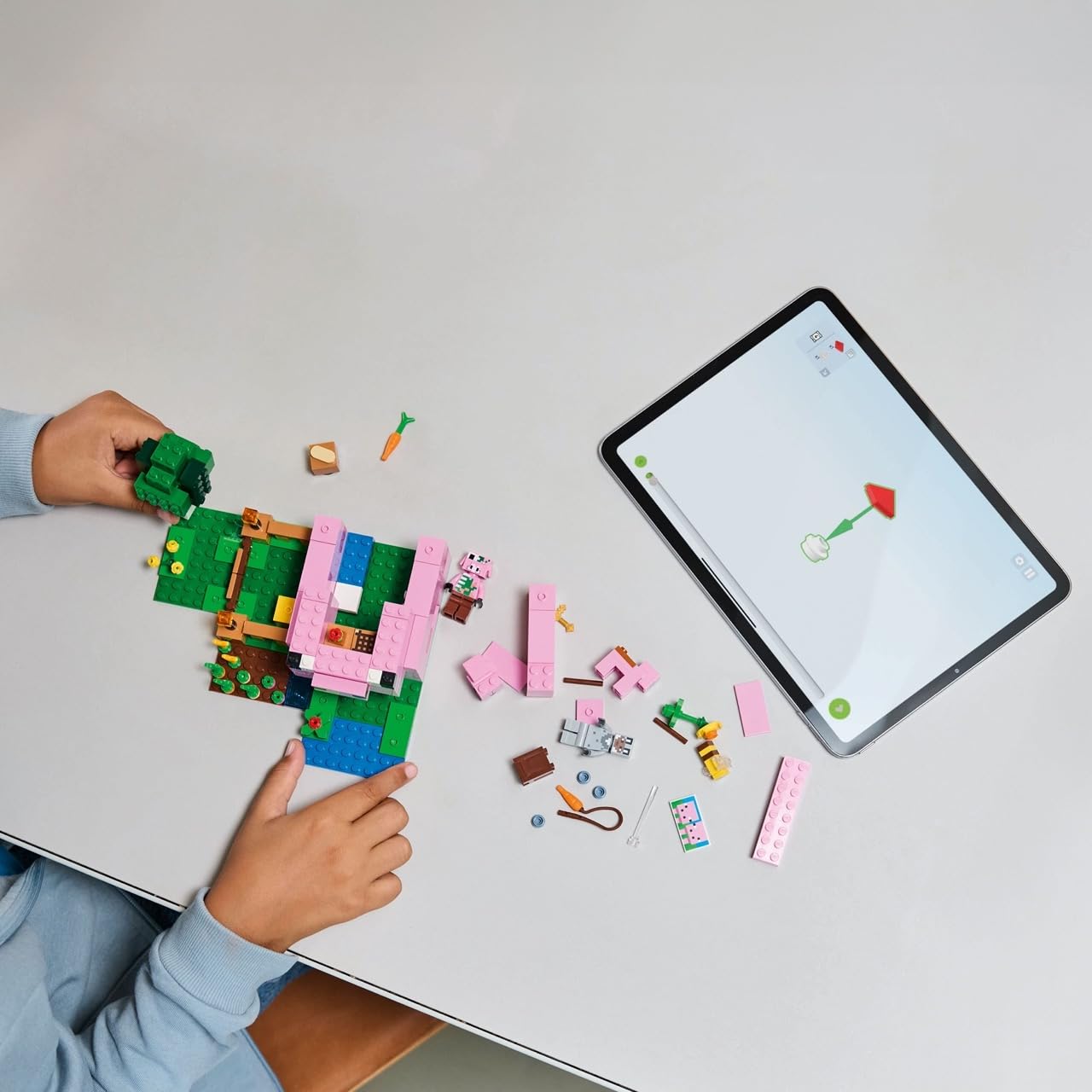 LEGO Minecraft The Baby Pig House Toy Figures and Playset - Building Minecraft Toy for Kids, Boys and Girls, Ages 7+ - Gift for Birthdays - with 2