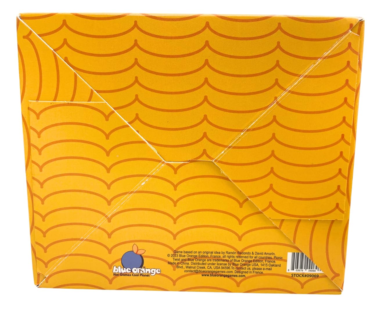 Blue Orange Picnic Twist, Set Collection Card Game in a Picnic Basket, Family or Adult Strategy Game for 1 to 9 Players Games. Recommended for Ages 8