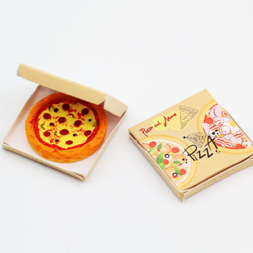 Miniature Pizza, Dollhouse Pizza with Packing Box, Miniature Kitchen Decor, Dollhouse Mini Pizza, for Dollhouse Kitchen Decor (2PCS)