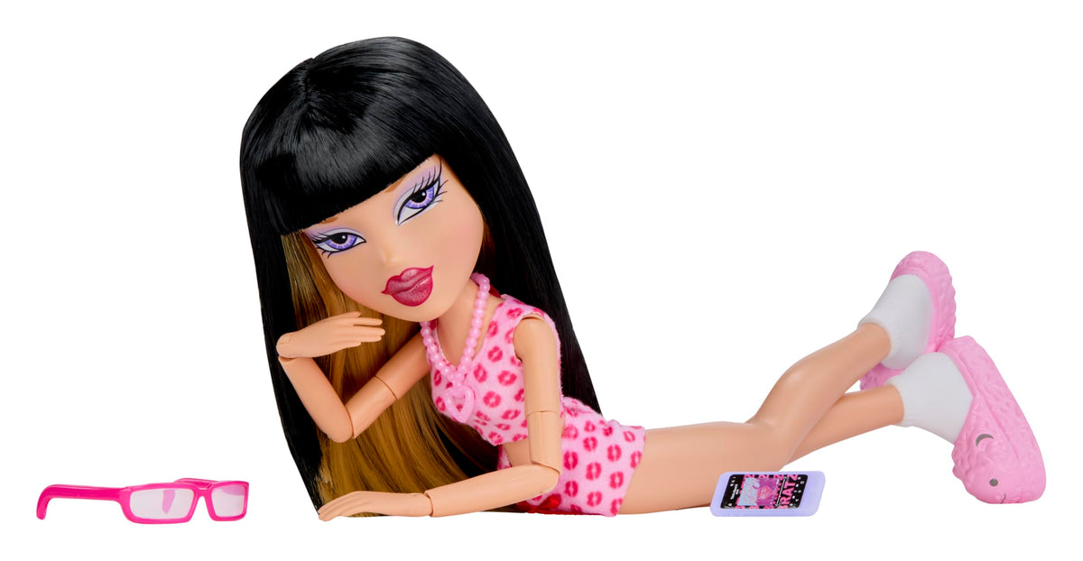Bratz What'z in My Closet Playset with Dana Fashion Doll, Outfits, Shoes, Mirror & Accessories