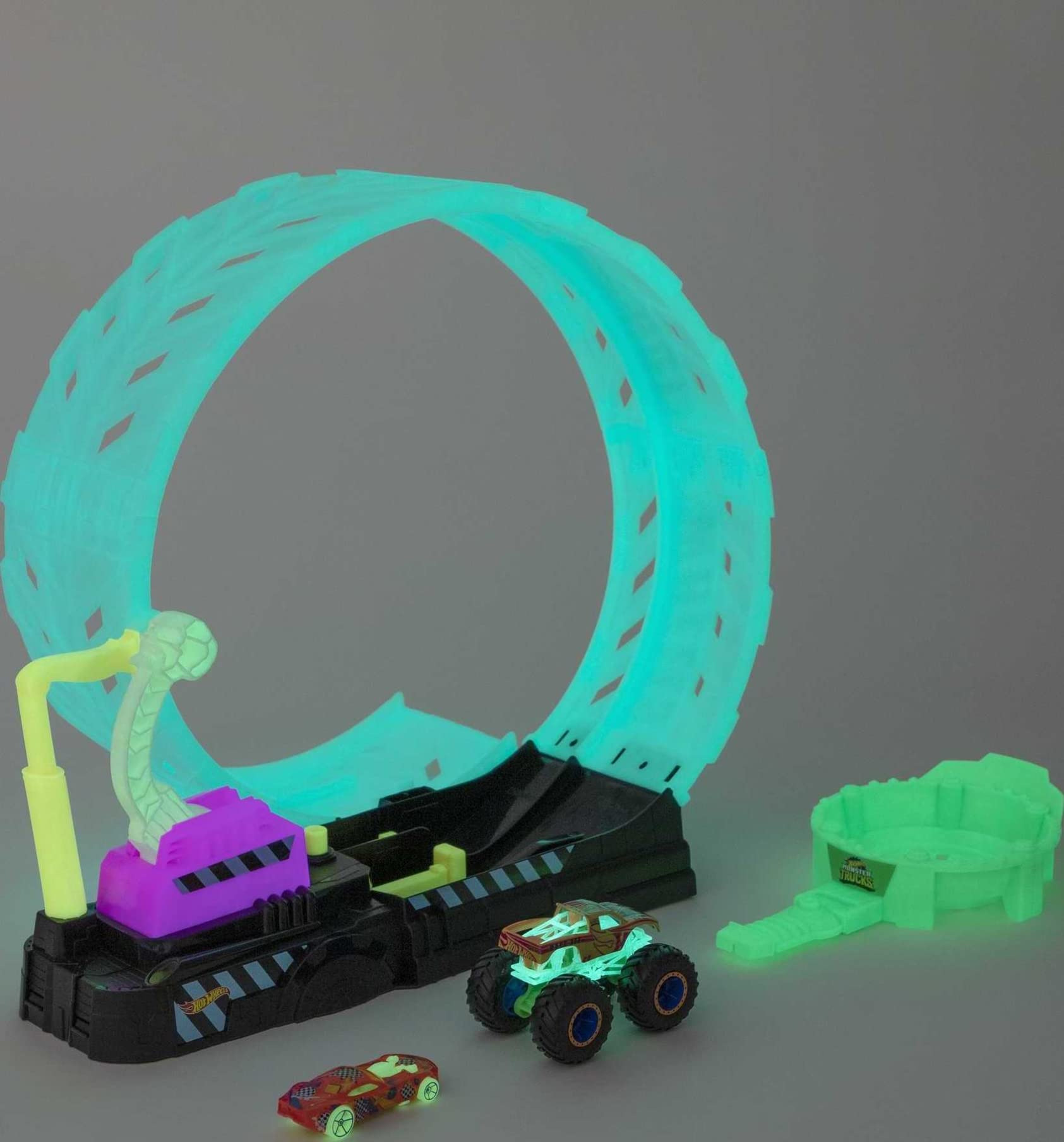 Hot Wheels Monster Trucks Glow in The Dark Epic Loop Challenge Playset with Launcher, Ramp & Giant Loop, Includes 1:64 Scale Die-Cast Toy Truck & Car