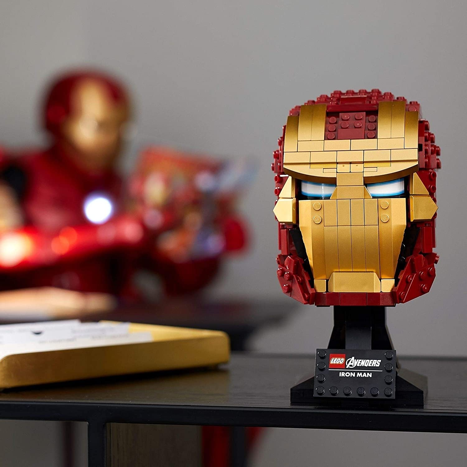LEGO 76165 Marvel Super Heroes Iron Man Helmet, Collectible Piece for Adults