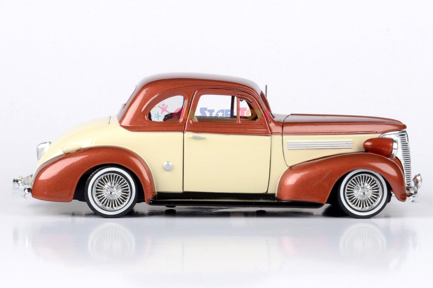 Motormax 1939 Chevrolet Coupe Lowrider 1:24 Diecast Model Brown/Cream Get Low Series 79028 by All Star Toys