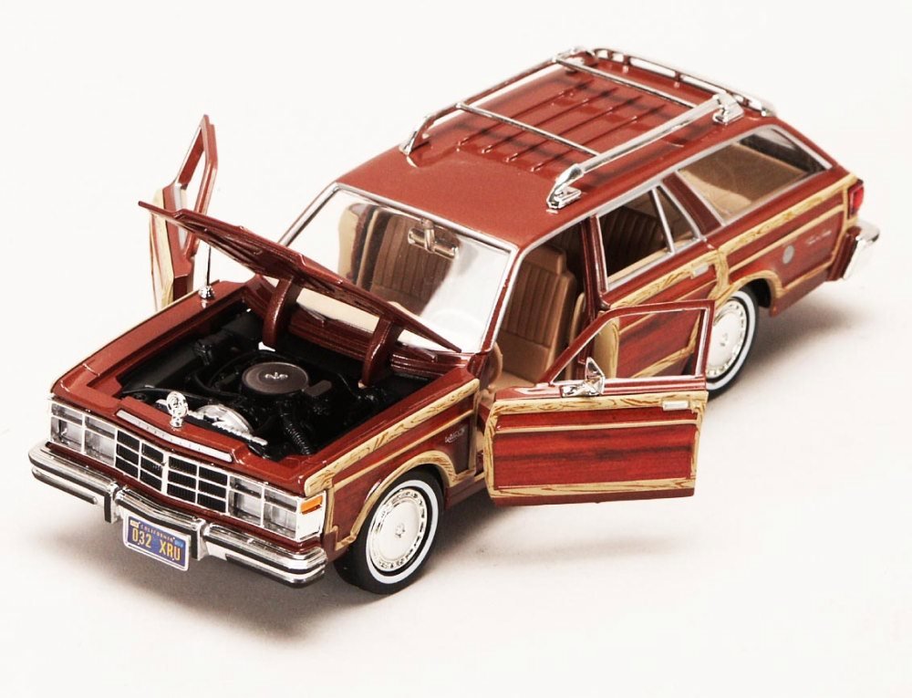 1979 Chrysler Lebaron Town & Country Wagon, Red with Woodie Siding Motormax 73331-1/24 Scale Diecast Model Car