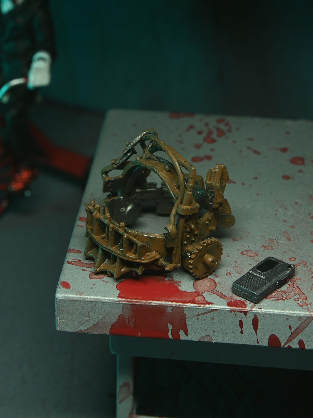 NECA - Saw Ultimate Jigsaw Killer RED Robe