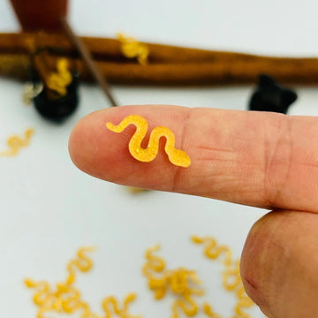 Miniature Snakes, Tiny Resin Snakes, Dollhouse Mini Snakes, Halloween Snake, for Fairy Garden, Halloween, Dollhouse Miniatures, Terrarium (50PCS)