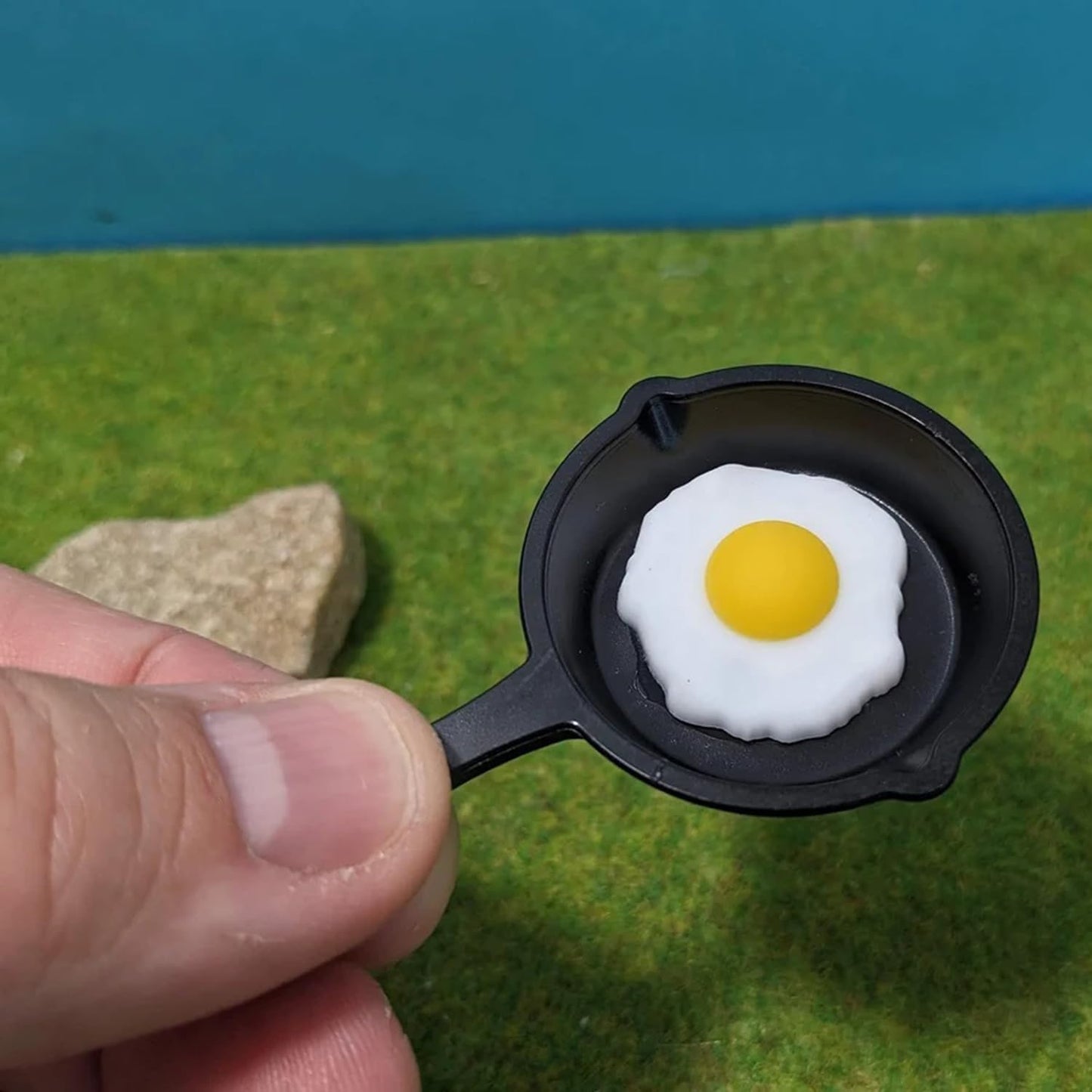 Miniature Pan Including Fried Egg, Dollhouse Mini Fried Egg in Pan, Frying Pan with Fried Egg, for the Elf Kitchen Dollhouse, Little Elf Meals (3PCS)