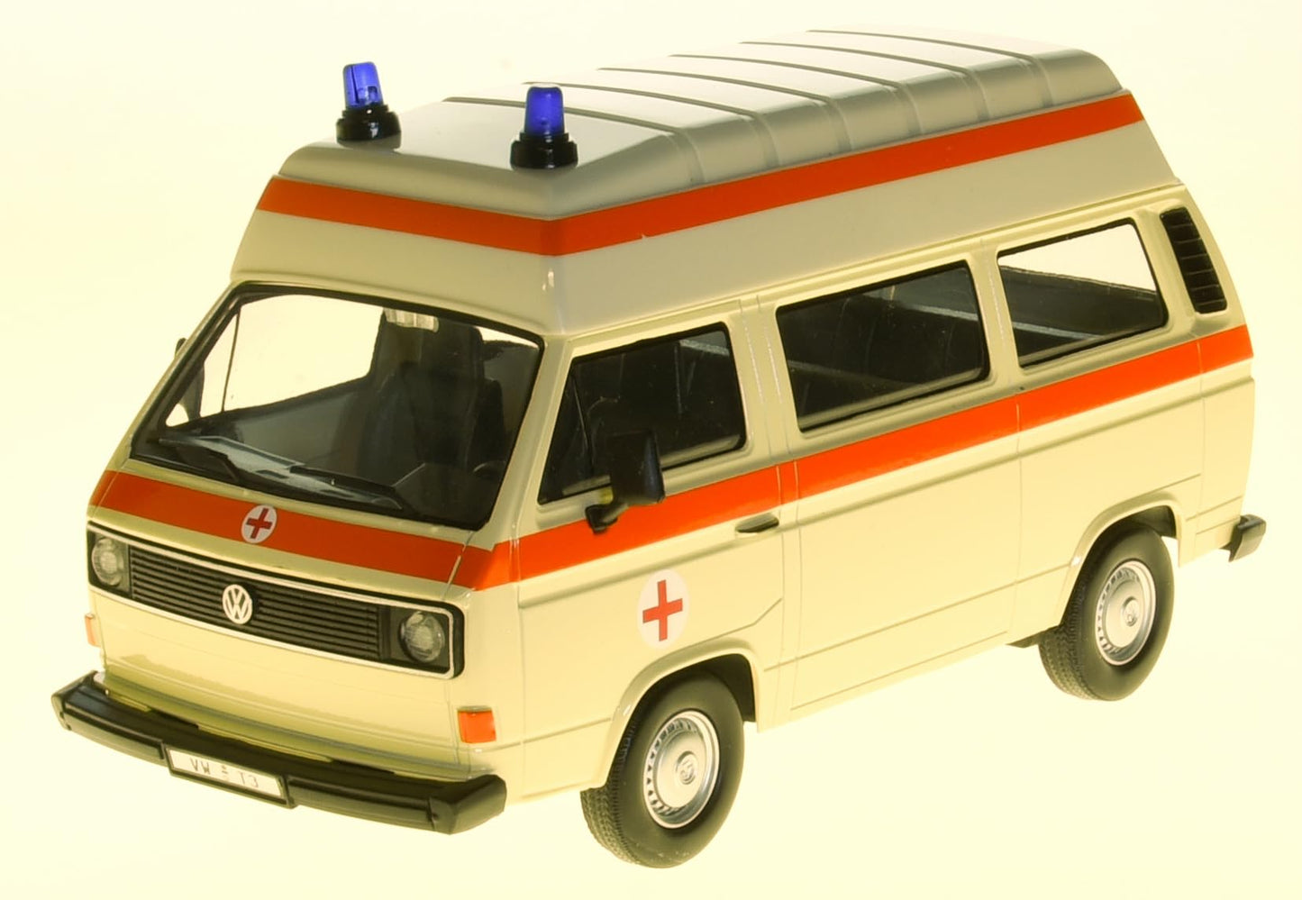 Motormax Volkwagen T3 Ambulance Emergency Doctor 1979-1992 1/24 Model Car with Individual Number Plate