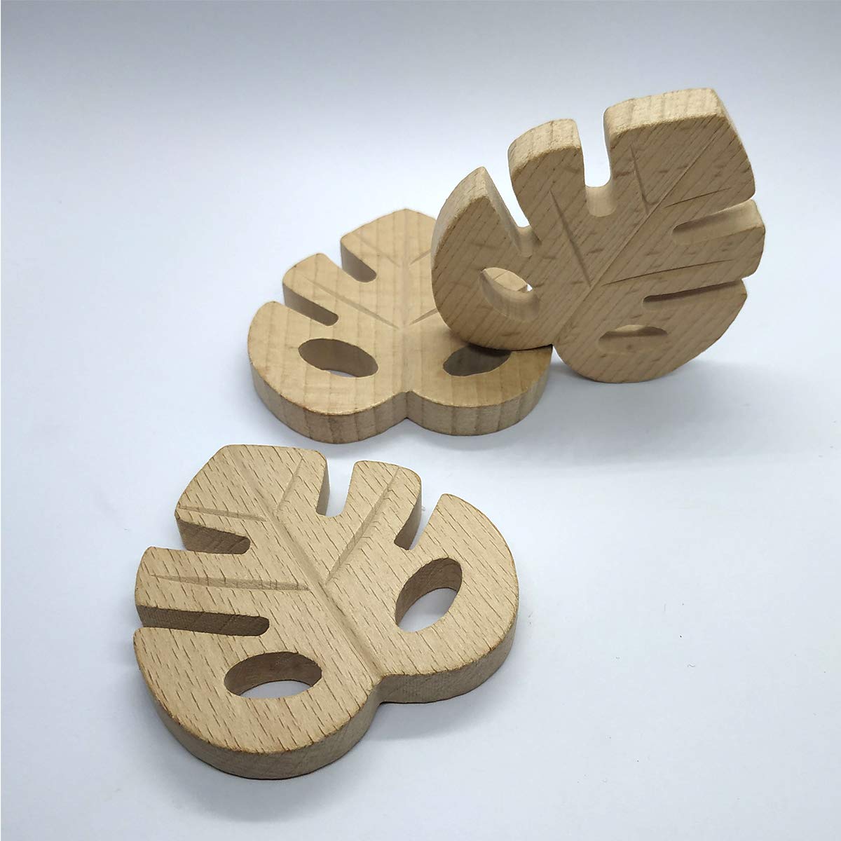 Alenybeby 5pcs Lovely Cartoon Wood Leaf Pure Natural Animal Shape Beech Wooden Handmade DIY Necklace Pendant (5pcs)