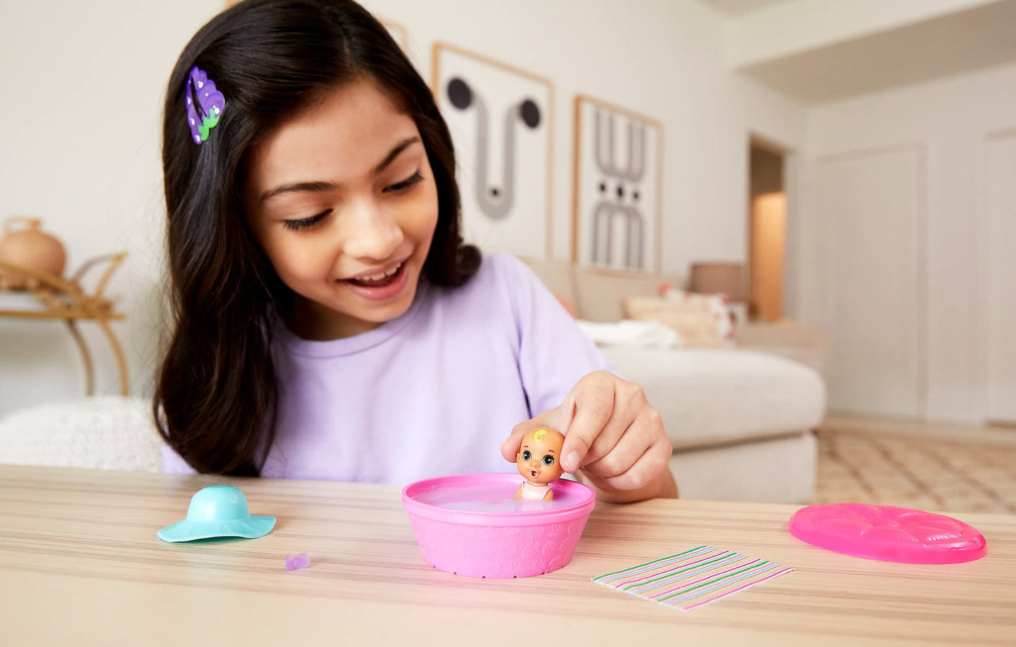 Barbie GTT12 - Color Reveal Babies Sand & Sun Series Assortment, dla wieku 3+.