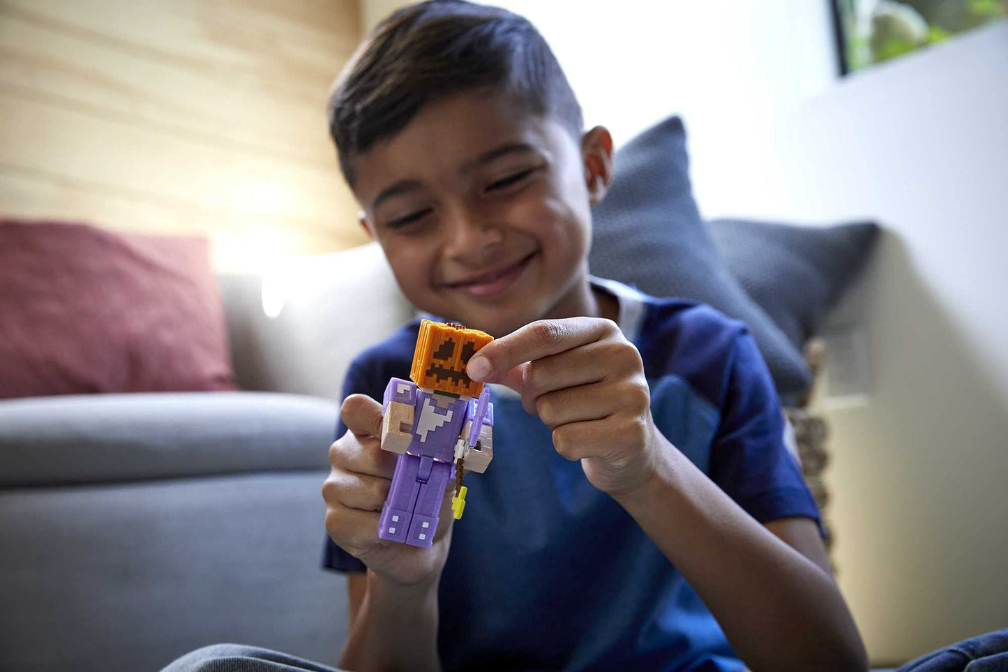 Mattel Minecraft Ultimate Ender Dragon Figure, 20-in Mist-Breathing Creature, Plus 3.25-in Color-Change Steve Figure, Weapon, Amor and Battle
