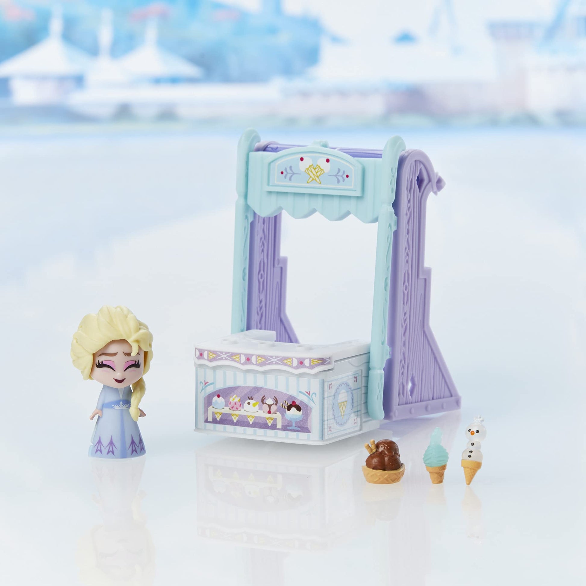 Disney Frozen 2 Twirlabouts Series 1 Elsa Sled to Shop Playset, Includes Elsa Doll and Accessories, Toy for Kids 3 and Up