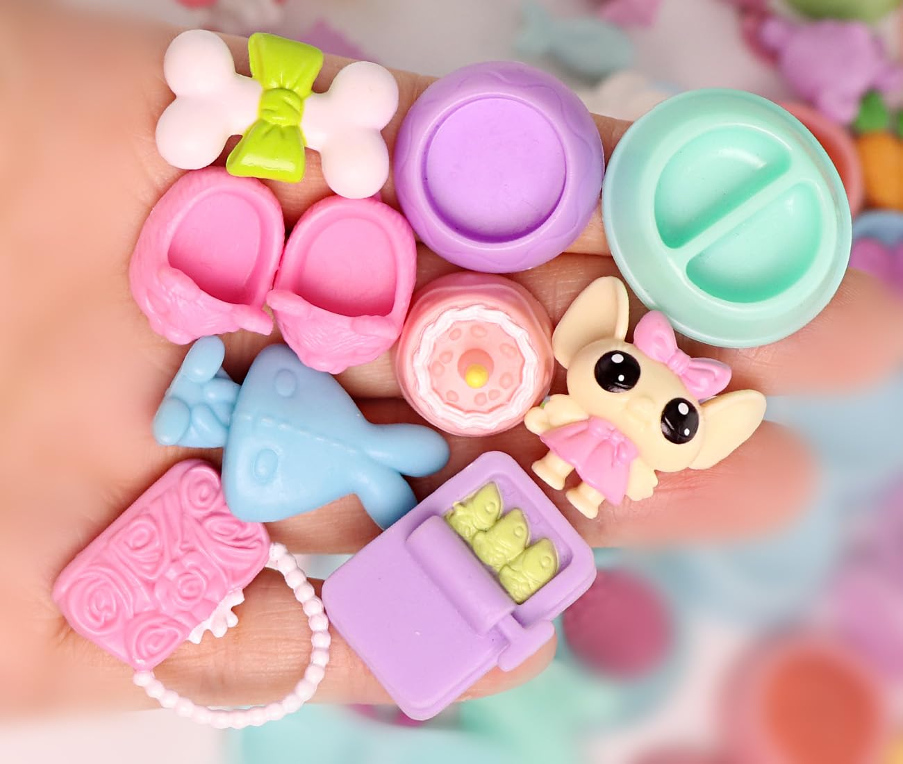 Random Miniature Accessories Set for LPS Pets - Sofa,Bows, Collars,Food & Drink for Shorthair Cat, Collie, Dachshund, Cocker Spaniel & Cow Figures
