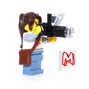 Lego Outdoor Minifigure: Nature Photographer (Female with Long Lens Camera) 60202