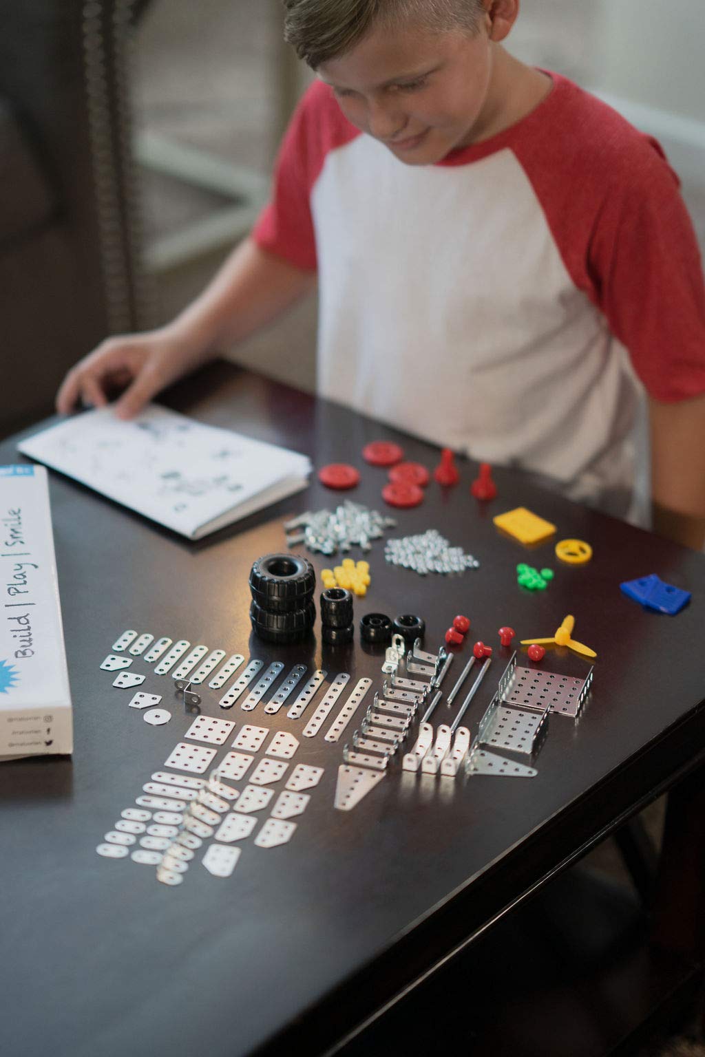 MALUVRIAN Erector Set STEM Educational Kit | Construction Set for Boys & Girls | Metal Erector Set | Building Kit for Boys Age 8-12 | 236-Piece