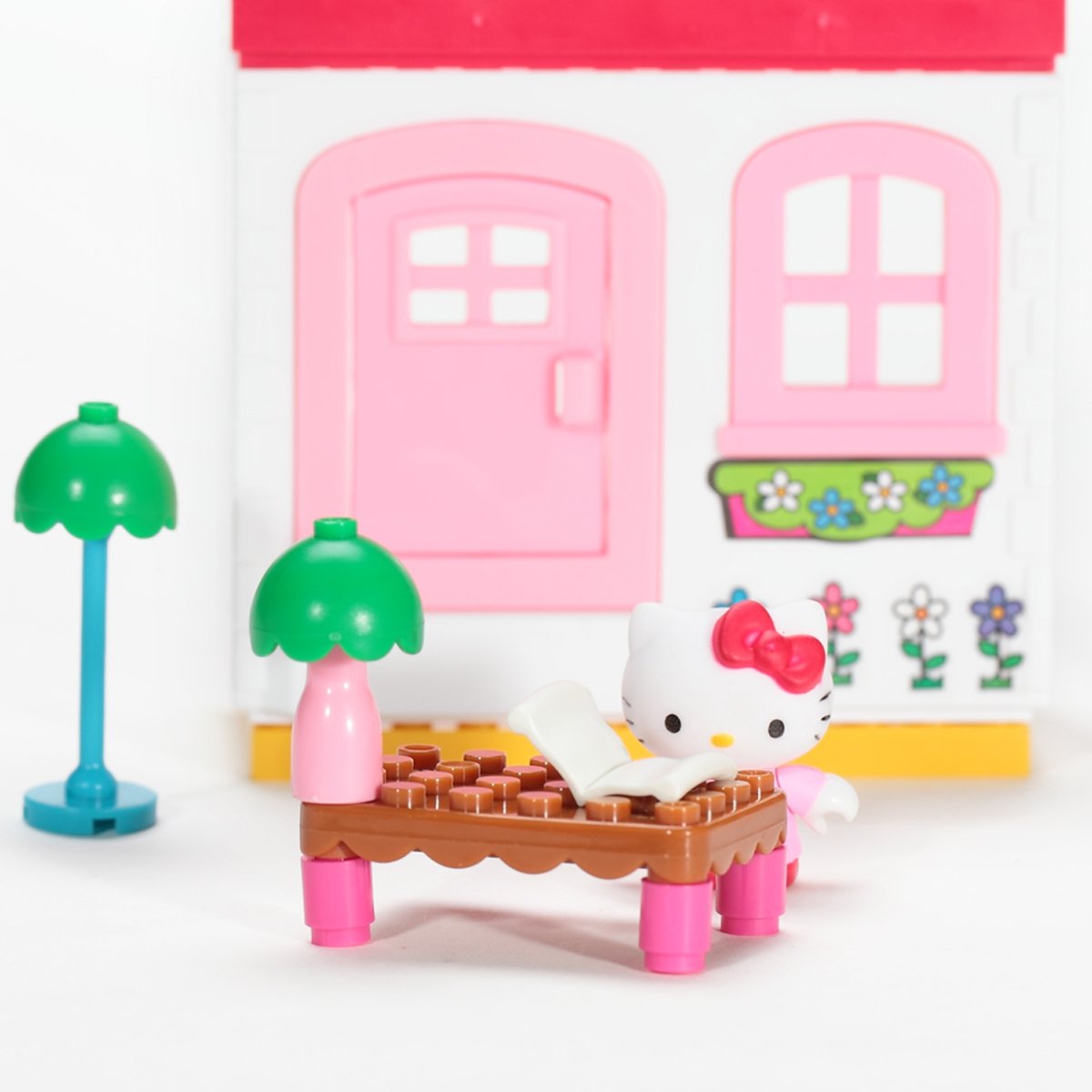 Mega Bloks Hello Kitty Library