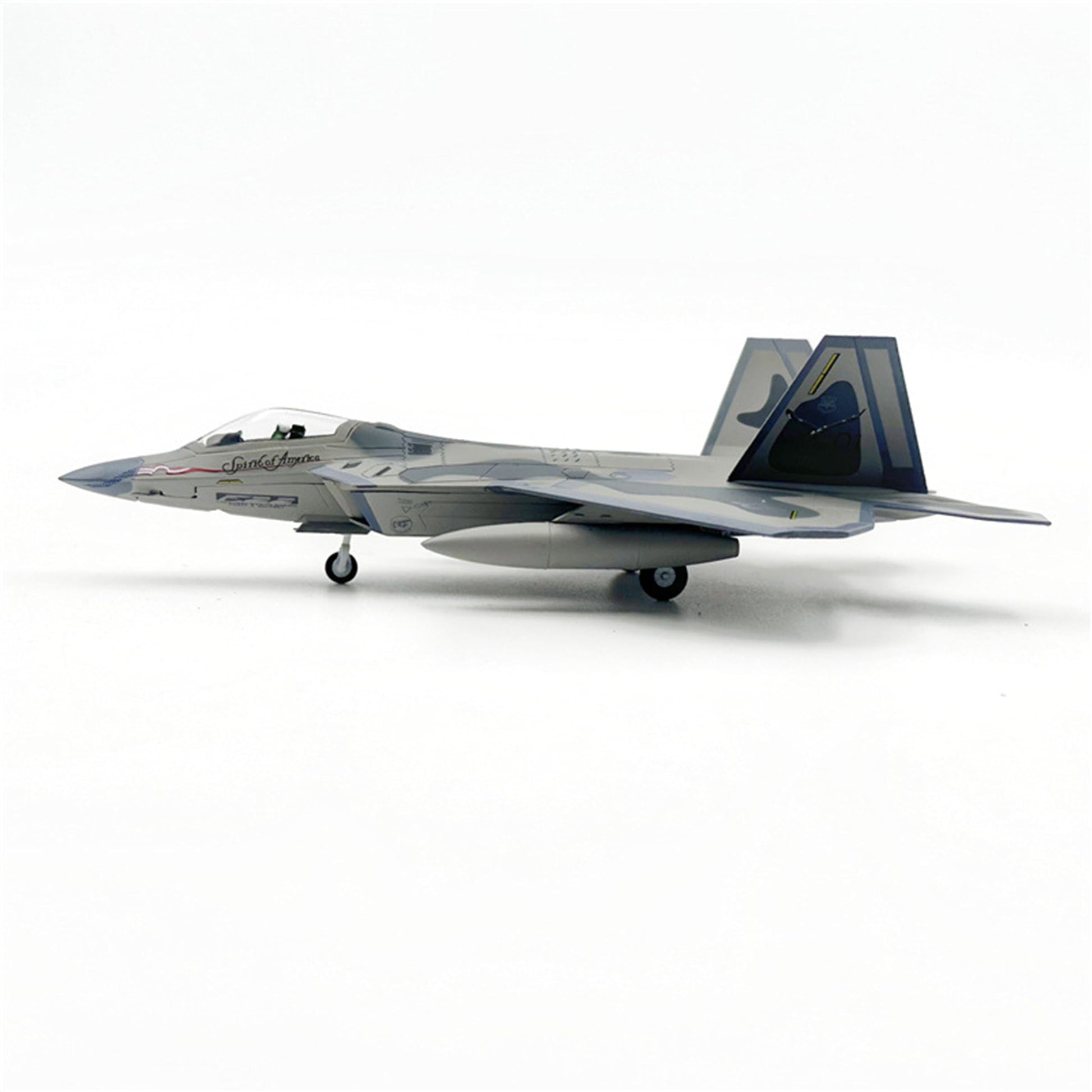 LATUROP 1/100 F22 Raptor Fighter Jet Model, Pre-Assembled Metal Diecast Aircraft, Highly Simulation Airplane Models for Collection or Gift.