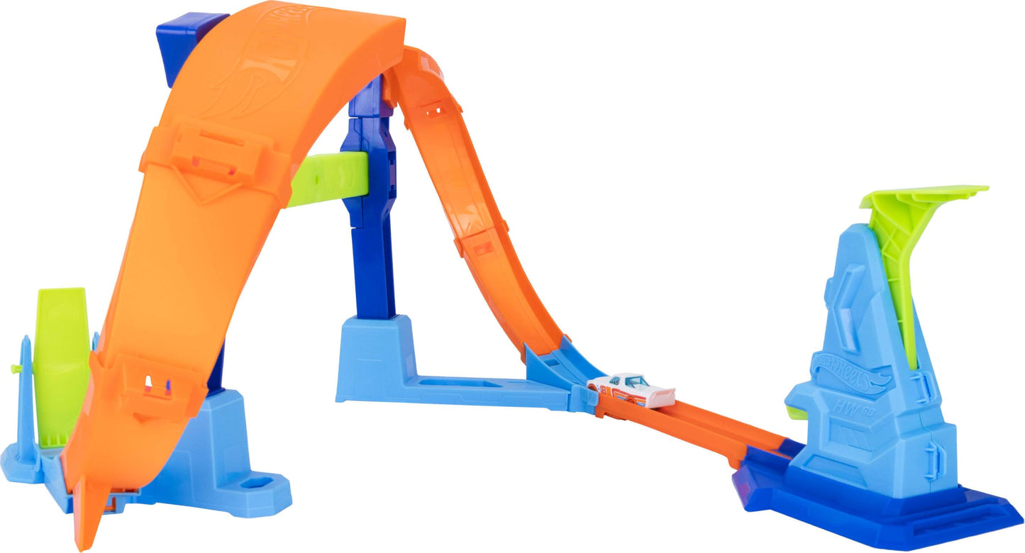 Hot Wheels Stunt Tracks Corkscrew Jump Champion & Toy Car