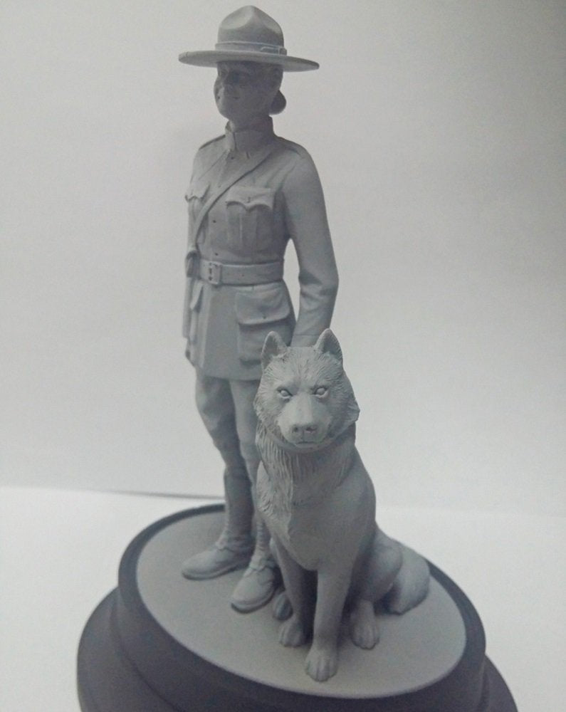 ICM ICM16008 1:16-RCMP Female Officer with Dog, Black