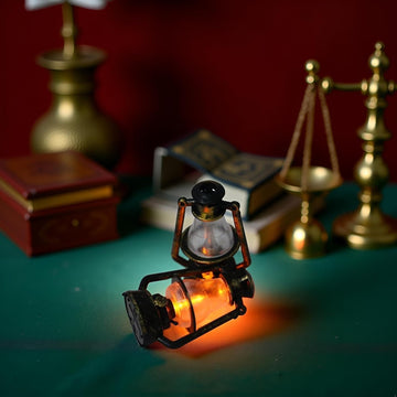Miniature Antique Oil Lamp - 2.8-Inch Handcrafted Metal Retro Lantern for and Diorama Decor, Vintage Scene Model Accessories (7cm)