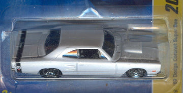 Hot Wheels 2008-005 of 40 New Models White '69 DODGE CORONET SUPER BEE 1:64 Scale