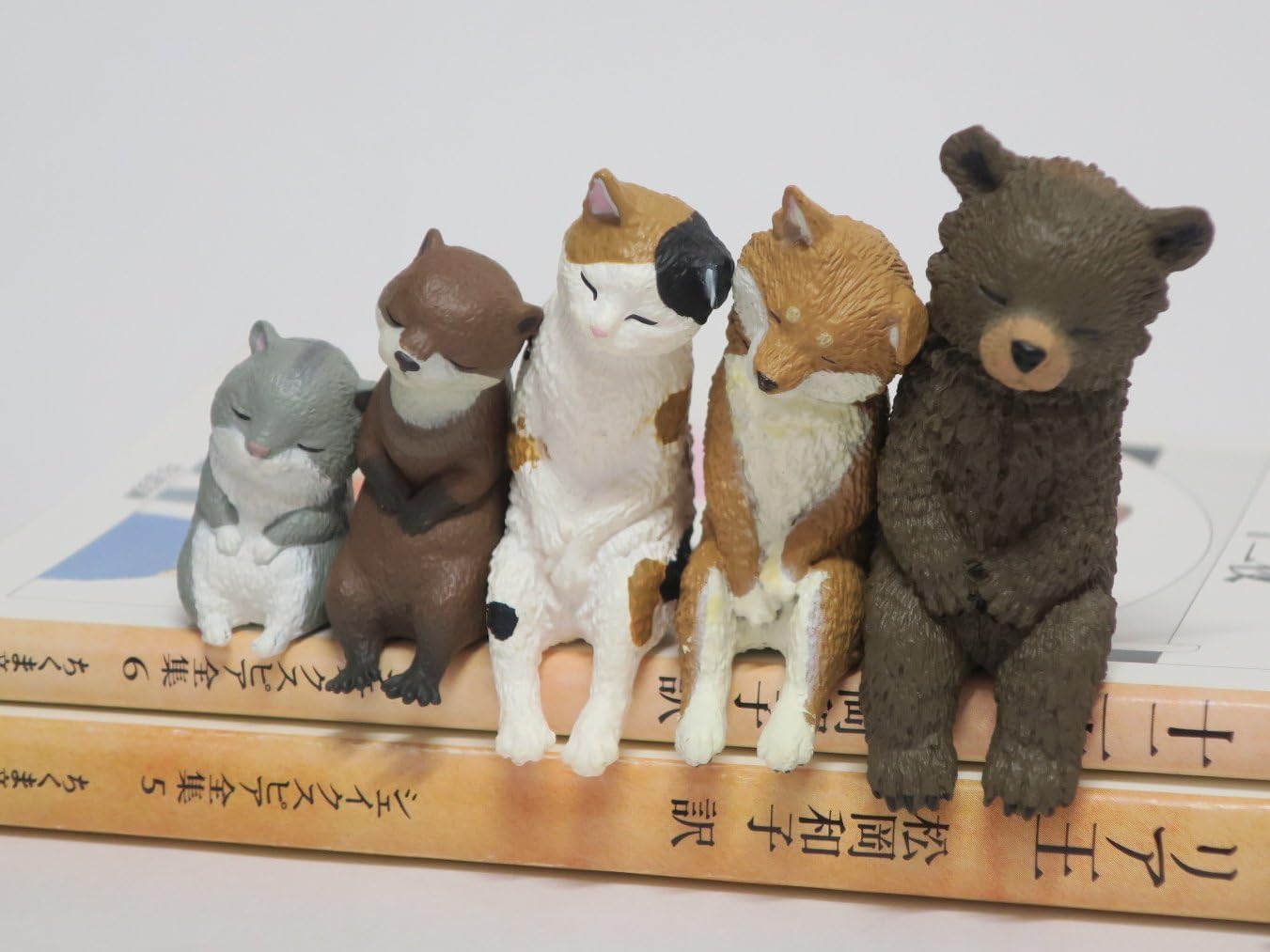 Newbee4 Miniature All 5 Types Adorable Sleeping Animal Figures - Hamster, Otter, Calico Cat, Shiba Inu and Bear sit Close and Sleep Together,Capsule
