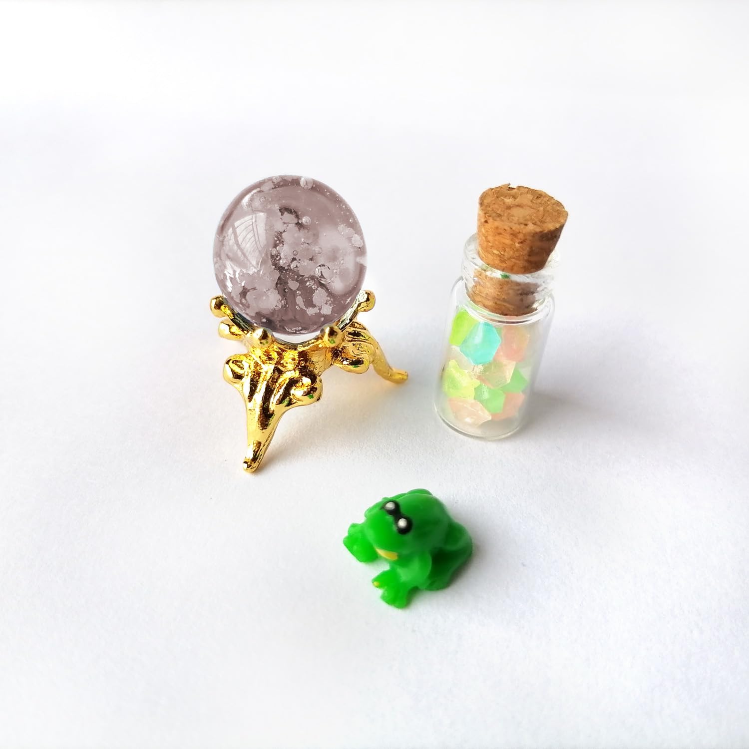 Miniature Glowing Potion Bottles, Crystal Balls & Frog Figurine, Dollhouse & Diorama Decor, Glow-in-the-Dark Miniatures (Royal Blue)