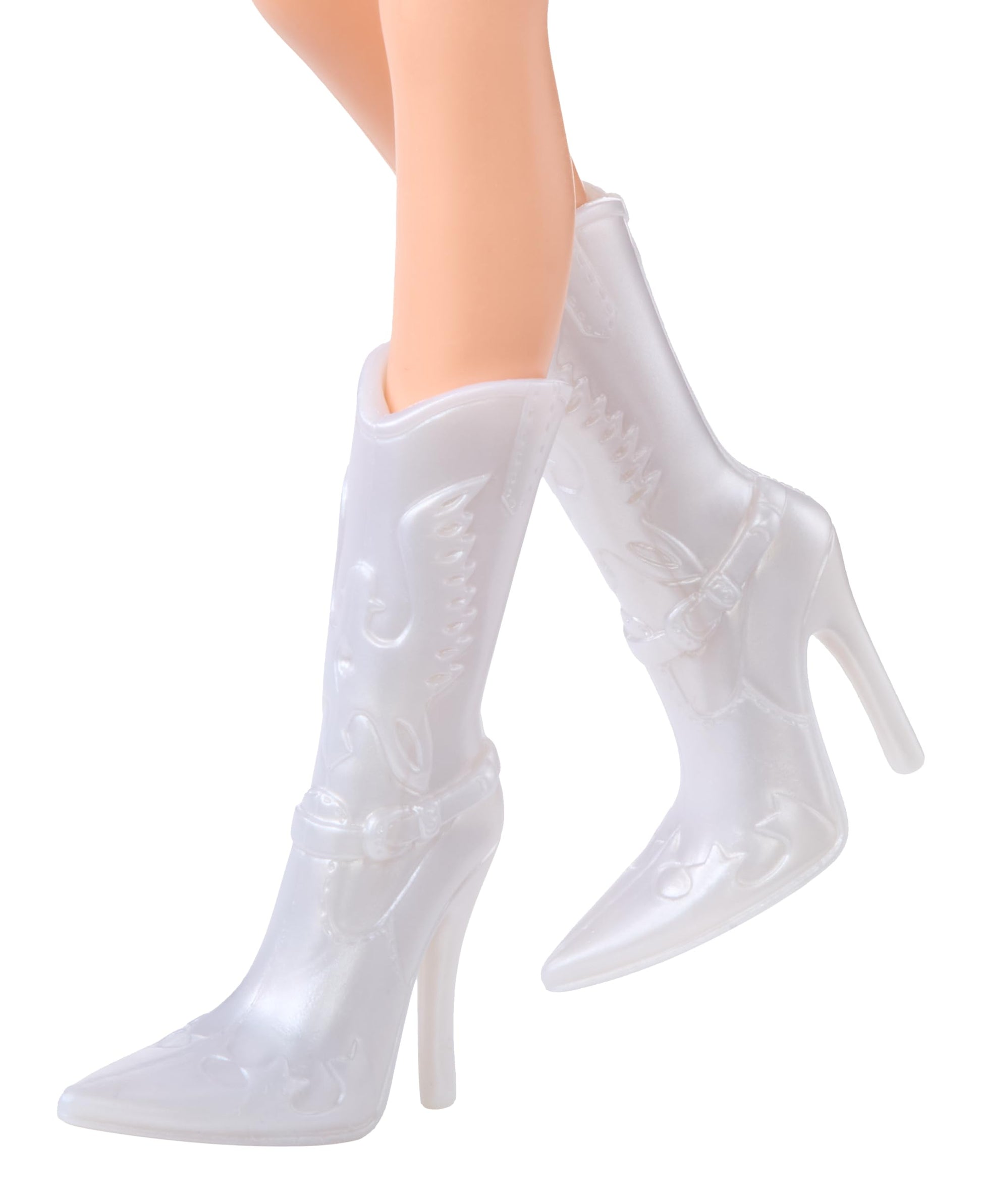 Bratz Sassy Stampede Cloe Fashion Doll with Accessories: Western, Cowgirl Style Clothes & Accessory Pieces