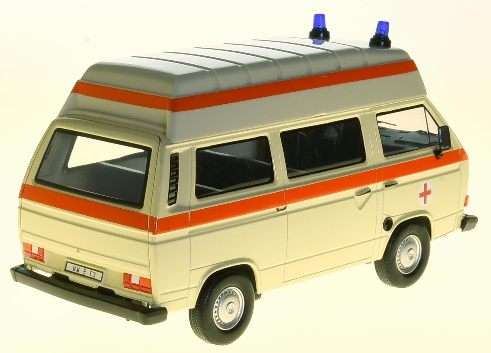 Motormax Volkwagen T3 Ambulance Emergency Doctor 1979-1992 1/24 Model Car with Individual Number Plate