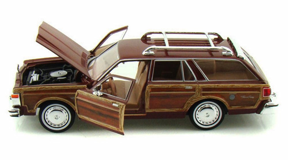 1979 Chrysler Lebaron Town & Country Wagon, Red with Woodie Siding Motormax 73331-1/24 Scale Diecast Model Car