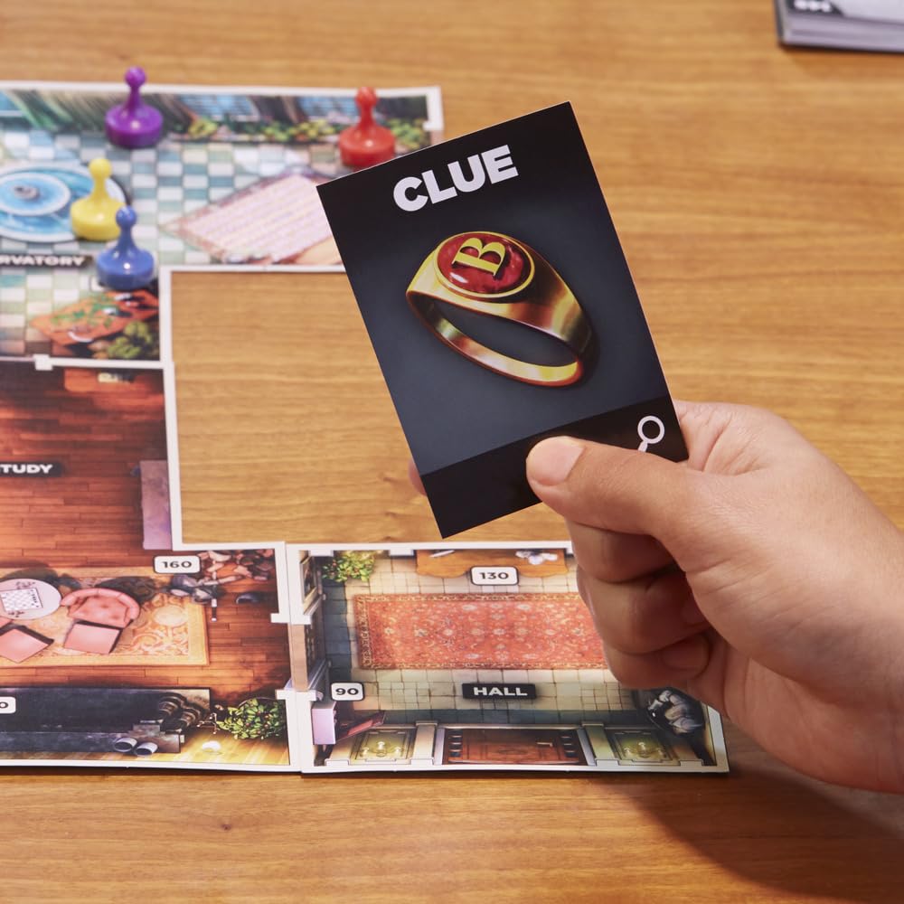 Hasbro Gaming - Clue Treachery at Tudor Mansion