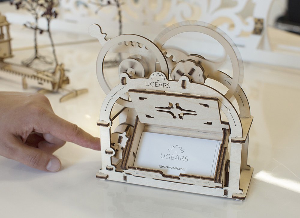 Ugears Mechanical Etui 3D Puzzle, Wooden Building Blocks, Decorative Desktop Business Card Holder, Brain Teaser Game for Teens and Adults