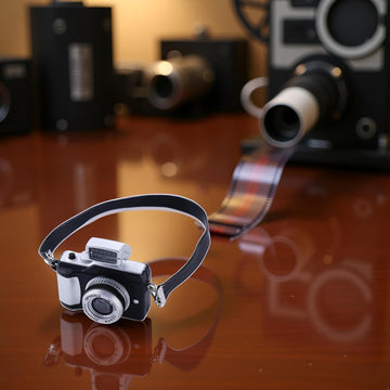 2Pcs Black 1:4 Scale Mini Camera Prop Ornament Vintage Camera Model,Vintage Camera Prop,Miniature Camera,Prop Camera,Miniature Digital Camera Mini