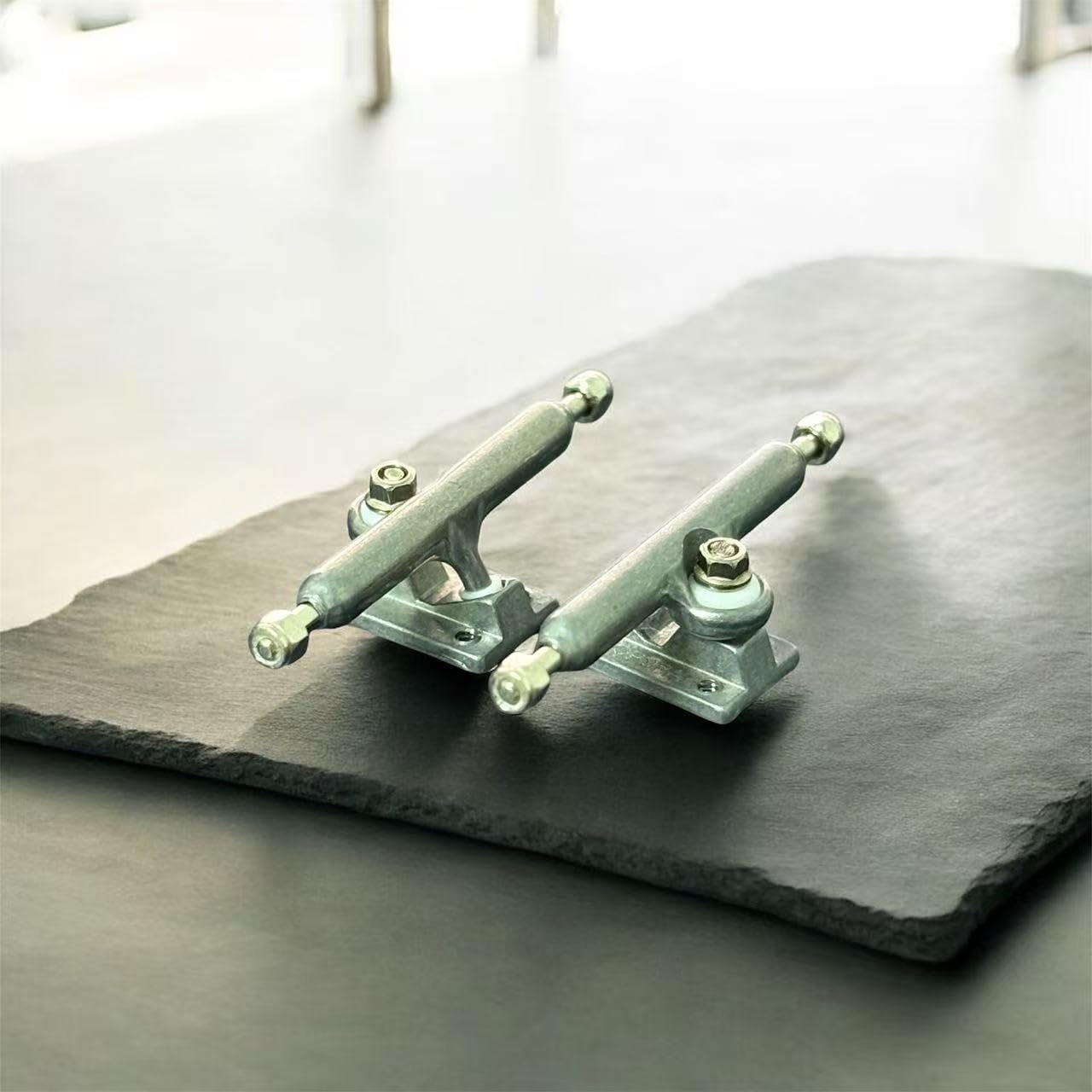 LEEFAI Pro Fingerboard Trucks G5, Raw Metal Color, Regular Kingpin, 2 Trucks with Hardware (32mm)