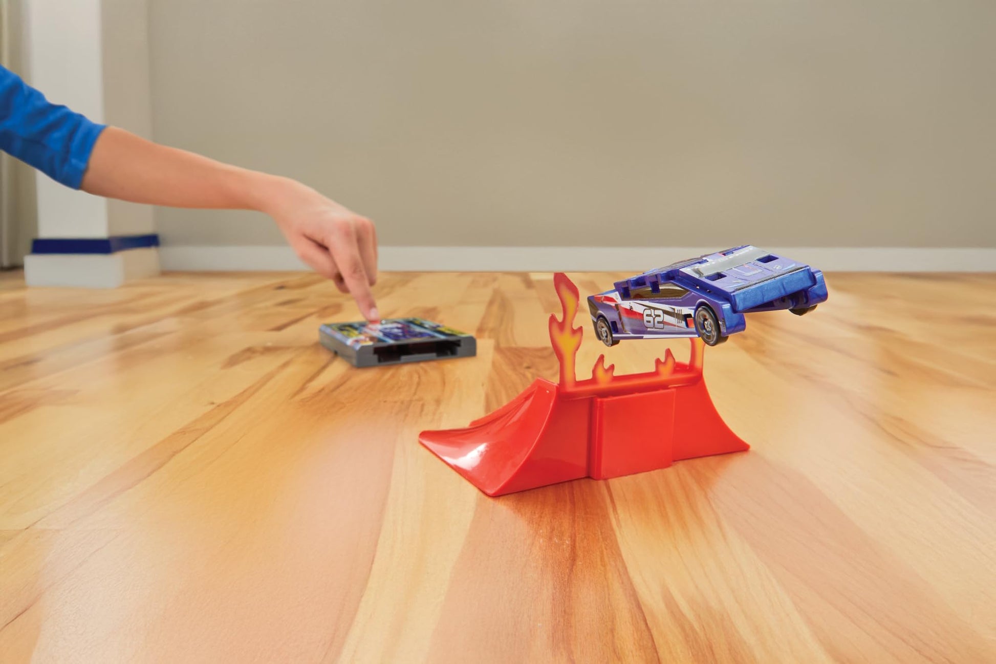 Flat 2 Fast Stunt 2-Pack Playset - All-Inclusive Set with Launch Ramp, Fire Ring, Tunnel & 2 Flat Car Racers - Build Custom Stunts - Ages 5+